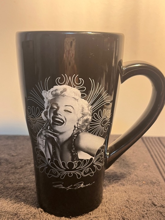 Marilyn Monroe Other - Marilyn Monroe Black Ceramic Portrait Mug 6" height new